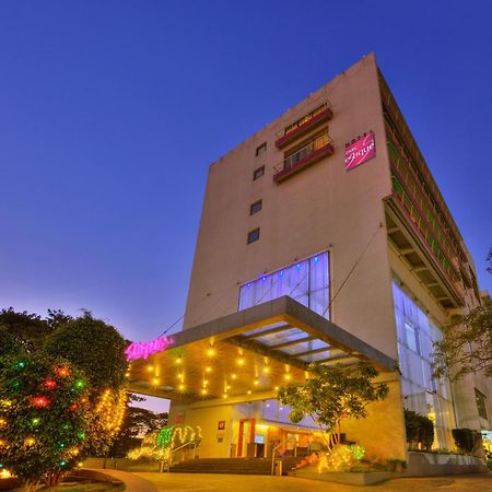 Hotel Parc Estique Pune Bagian luar foto