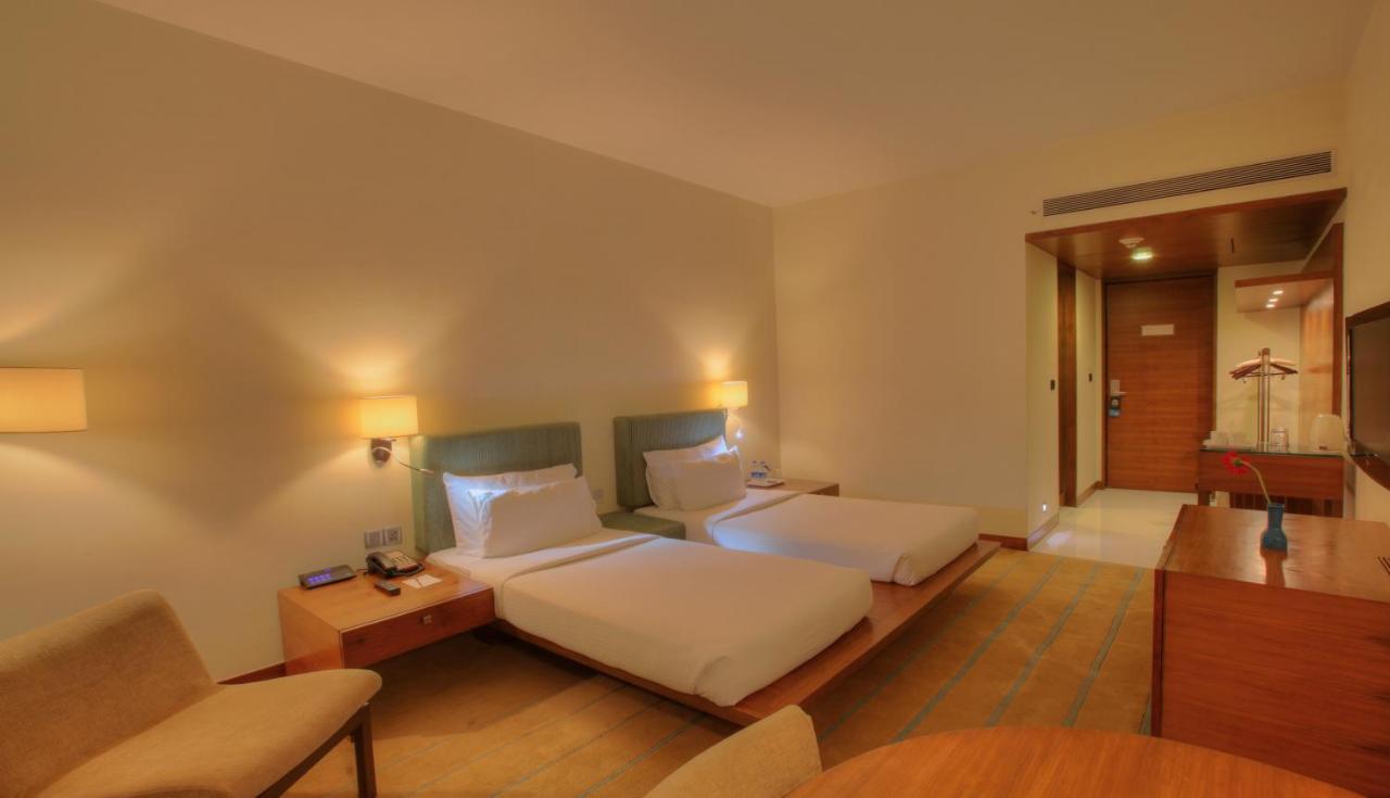 Hotel Parc Estique Pune Bagian luar foto