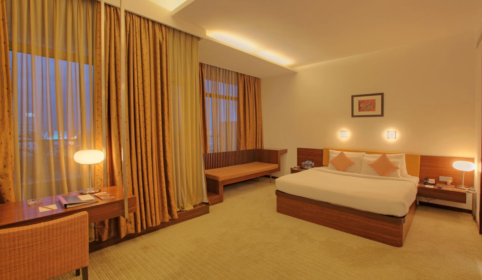 Hotel Parc Estique Pune Bagian luar foto