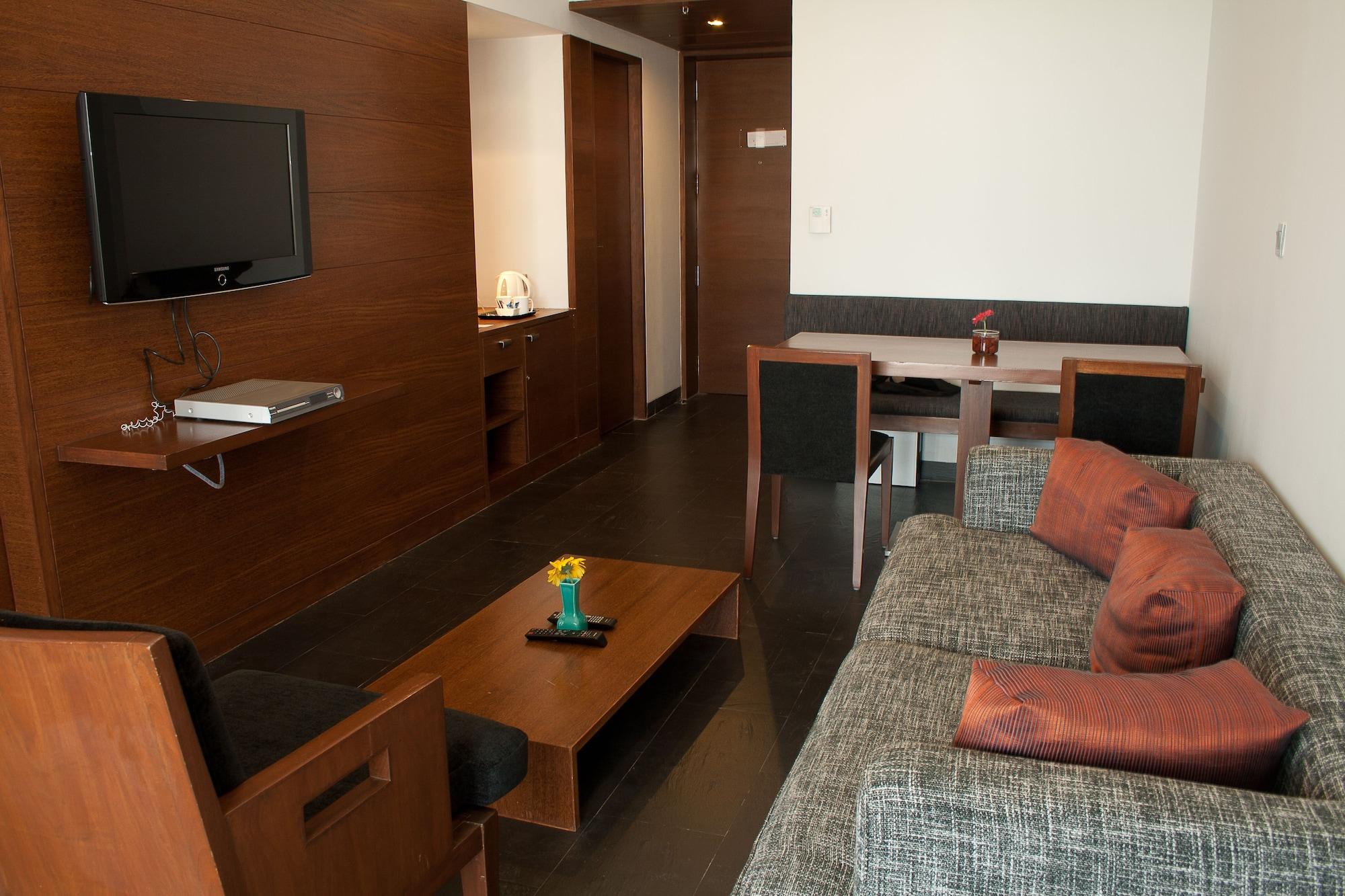 Hotel Parc Estique Pune Bagian luar foto
