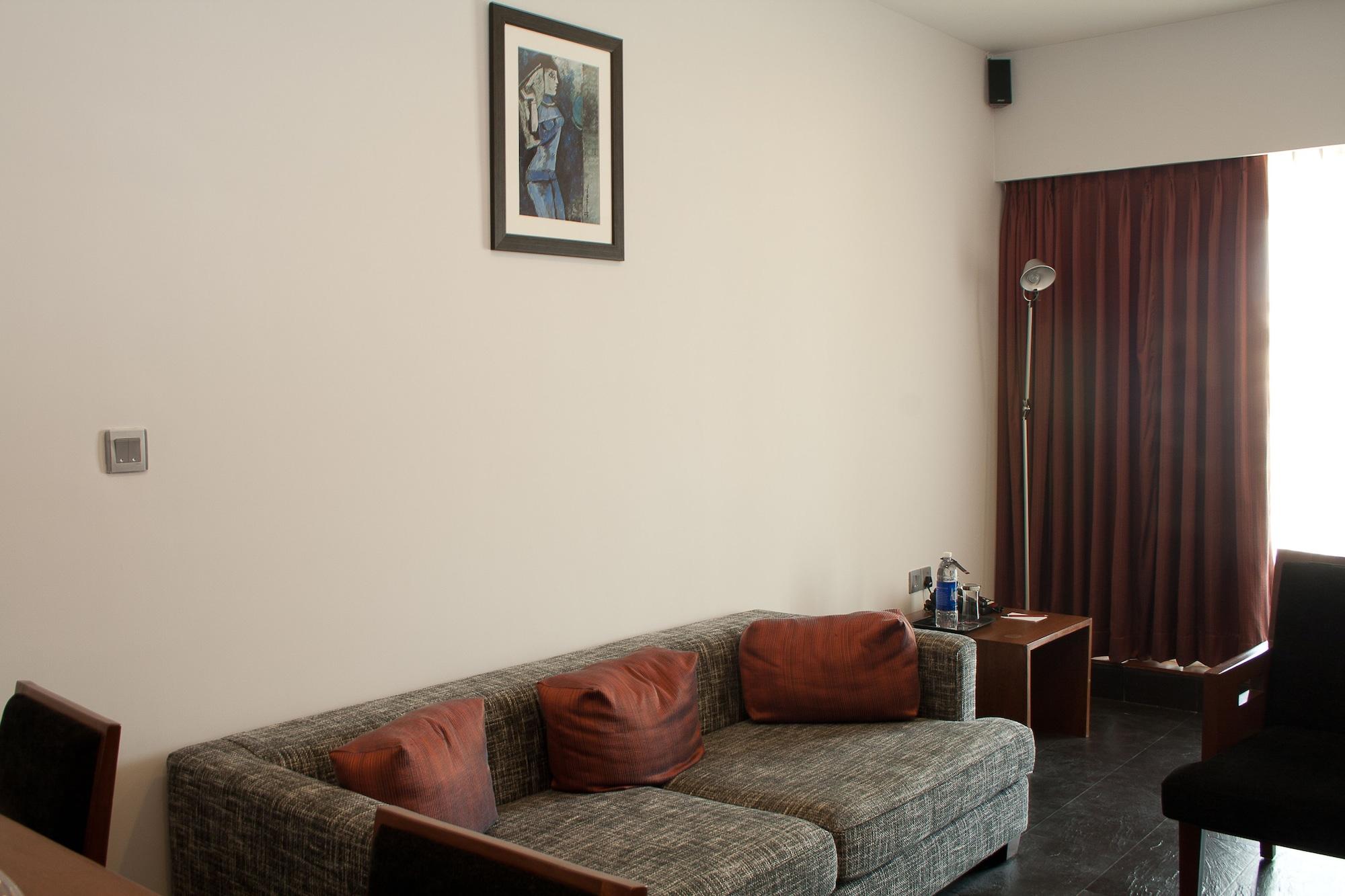 Hotel Parc Estique Pune Bagian luar foto
