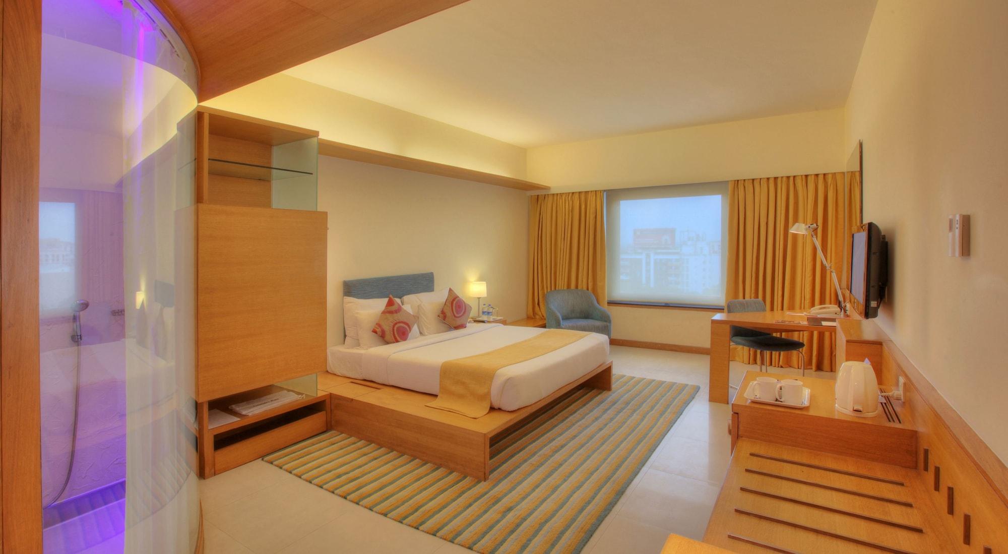 Hotel Parc Estique Pune Bagian luar foto