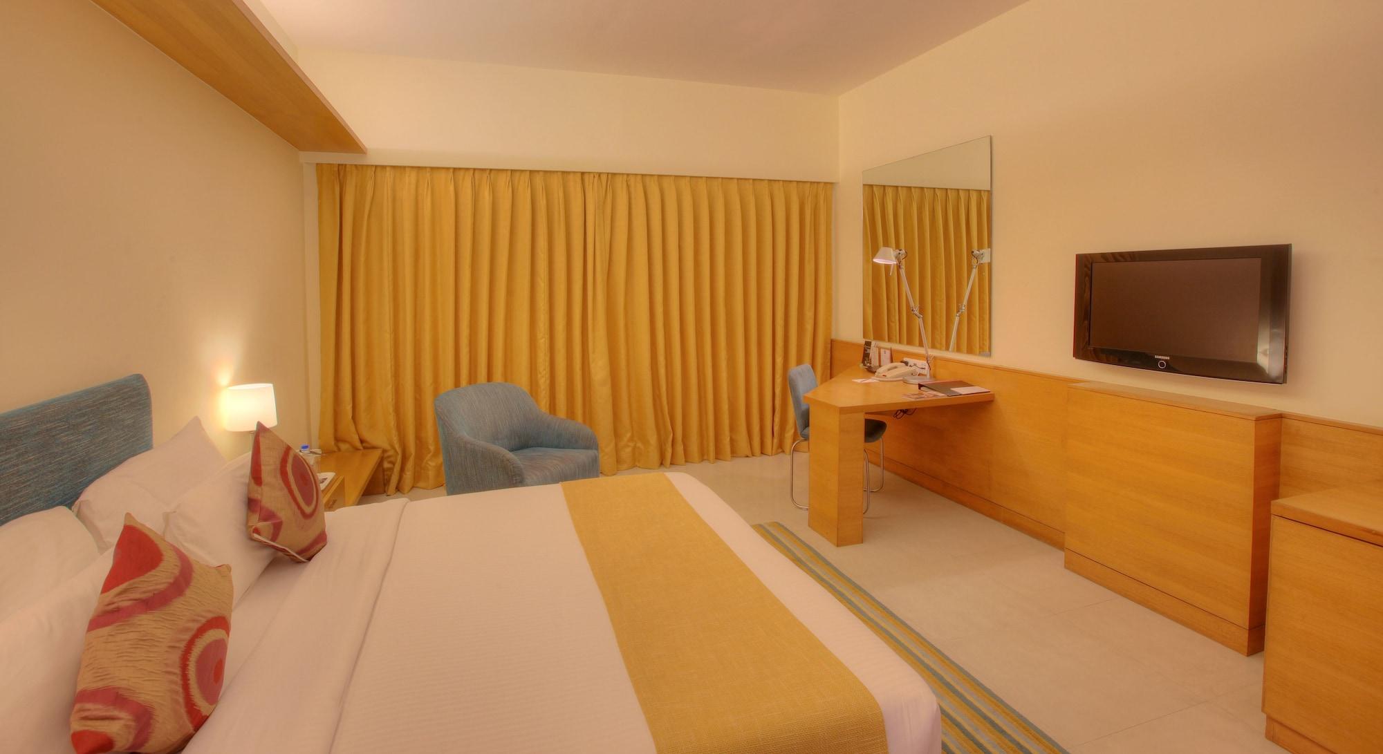 Hotel Parc Estique Pune Bagian luar foto
