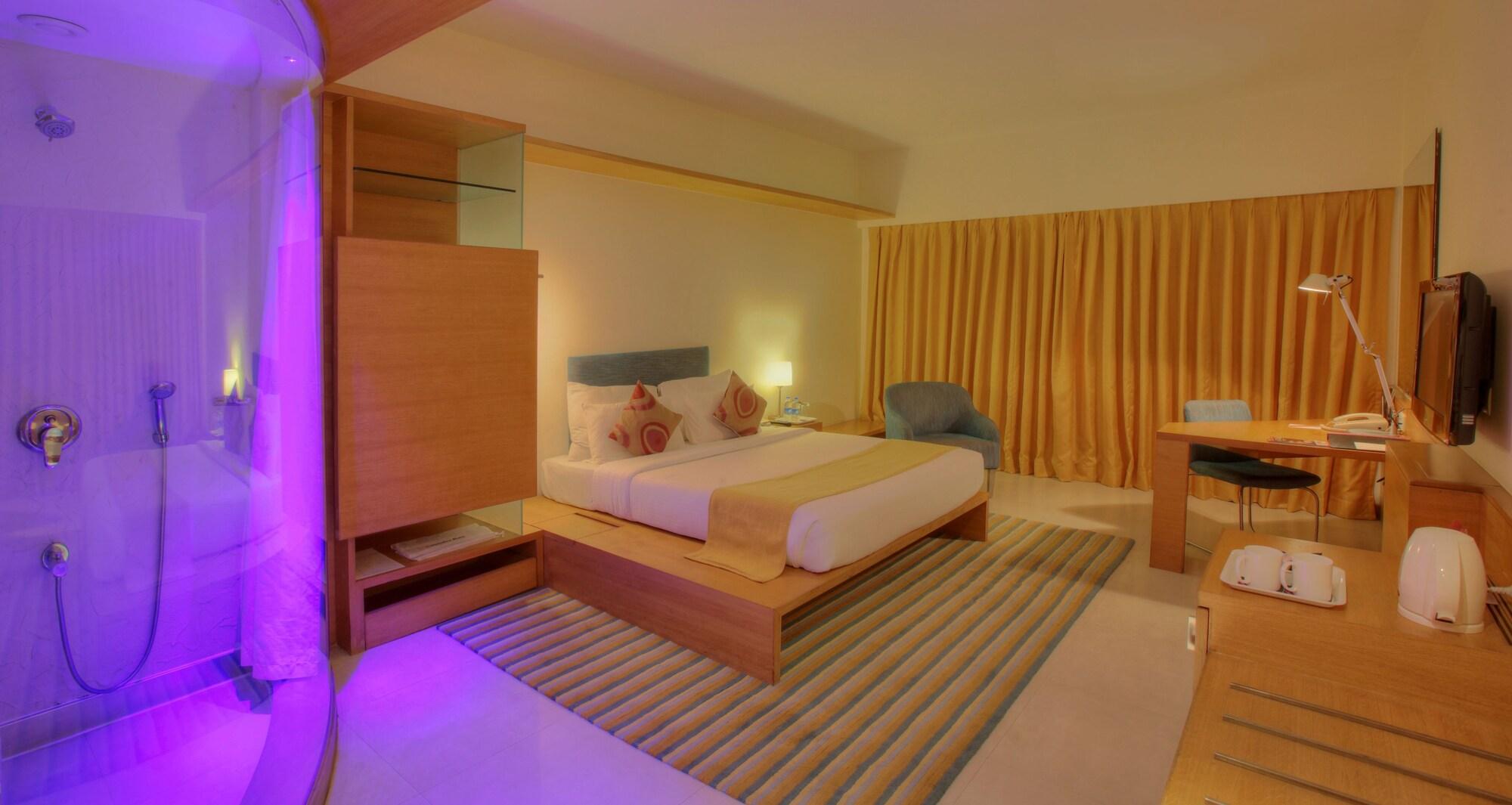 Hotel Parc Estique Pune Bagian luar foto