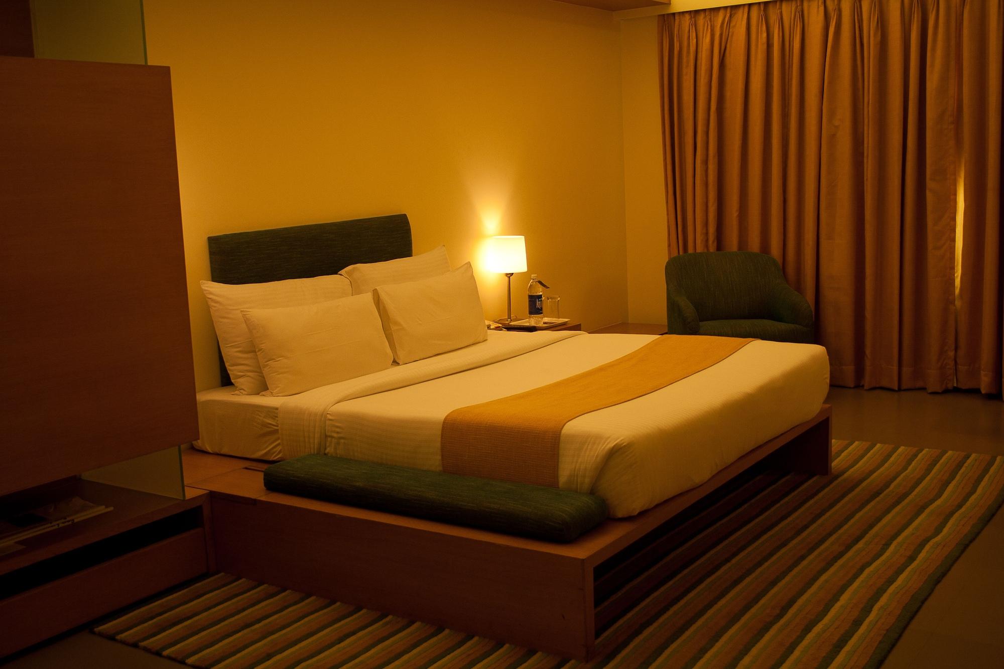 Hotel Parc Estique Pune Bagian luar foto