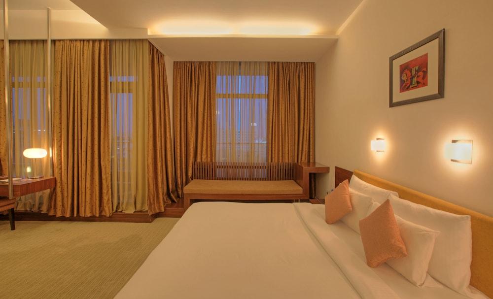 Hotel Parc Estique Pune Bagian luar foto