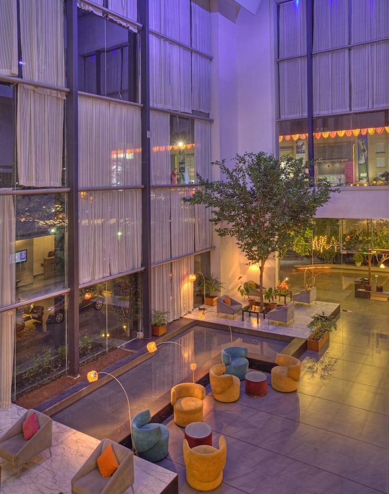Hotel Parc Estique Pune Bagian luar foto