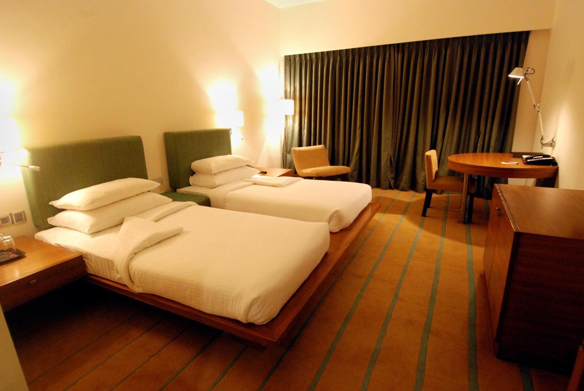 Hotel Parc Estique Pune Bagian luar foto