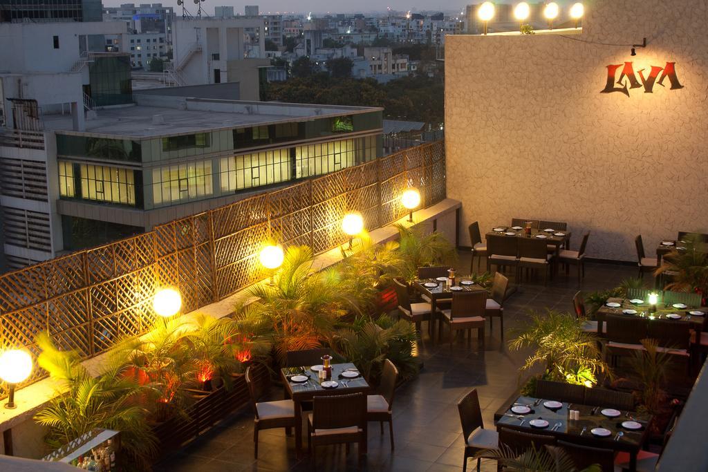 Hotel Parc Estique Pune Bagian luar foto