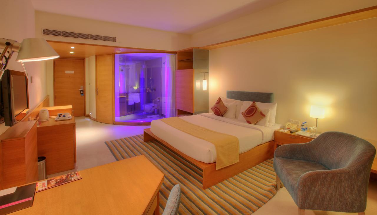 Hotel Parc Estique Pune Bagian luar foto