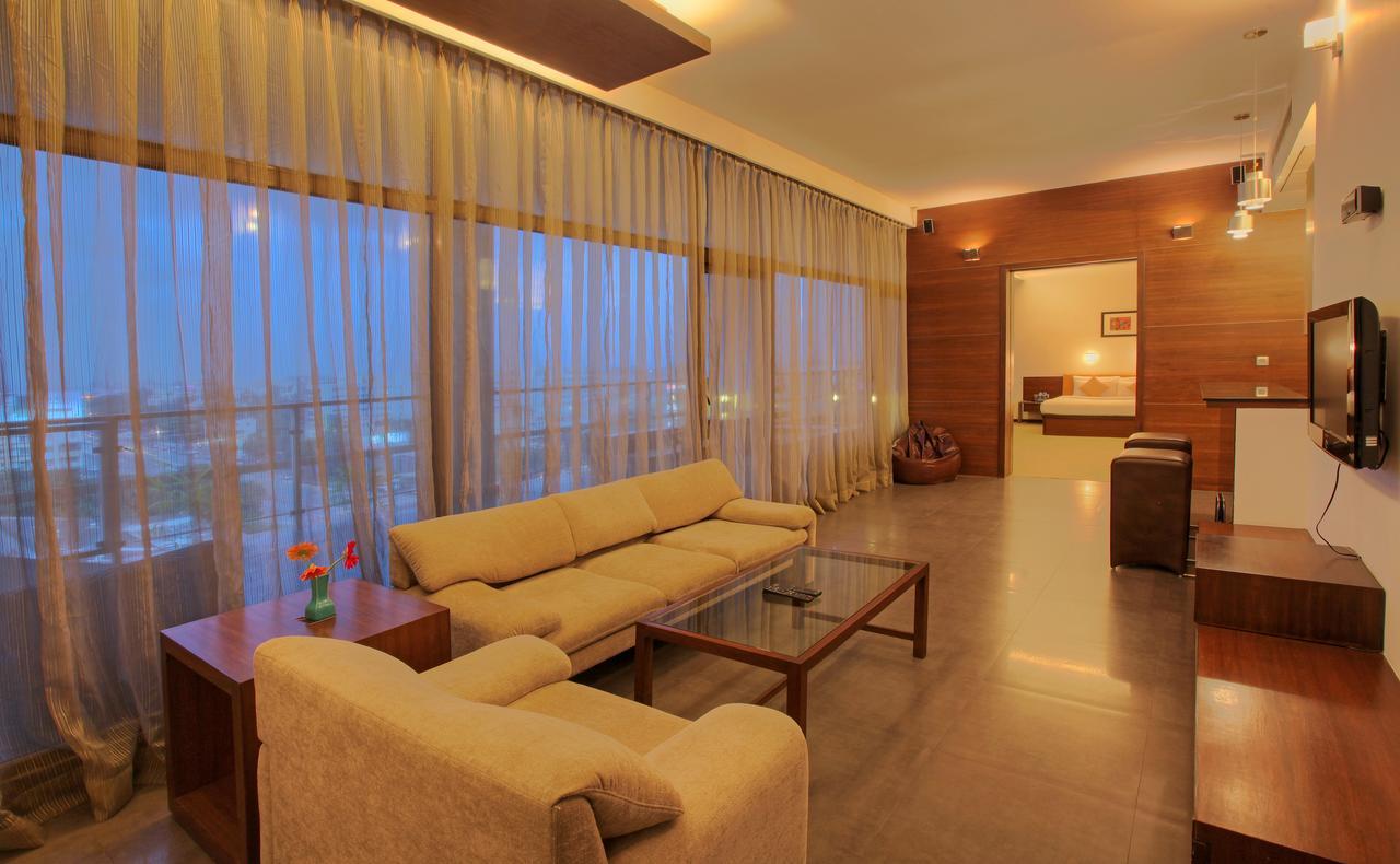 Hotel Parc Estique Pune Bagian luar foto
