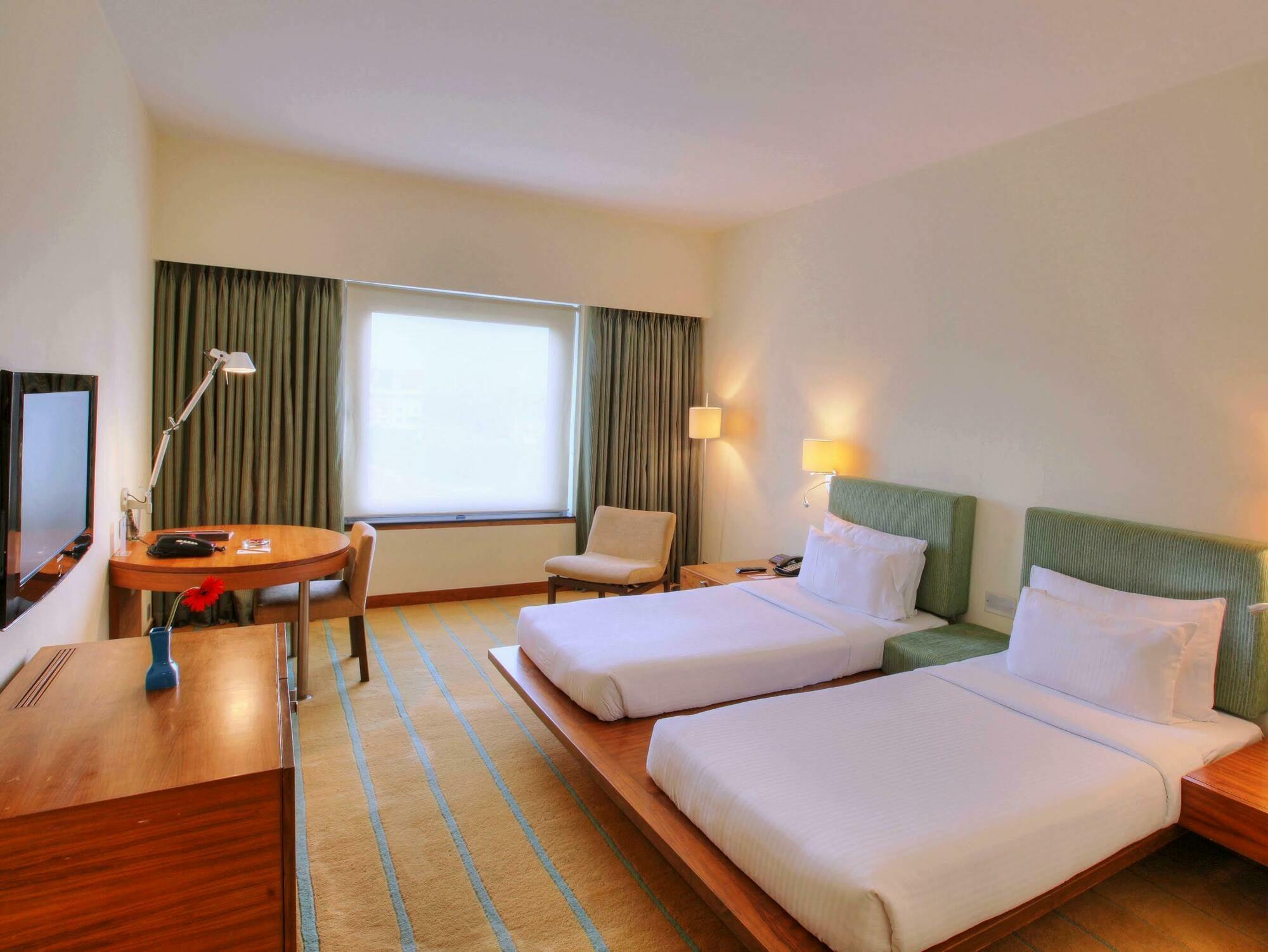 Hotel Parc Estique Pune Bagian luar foto