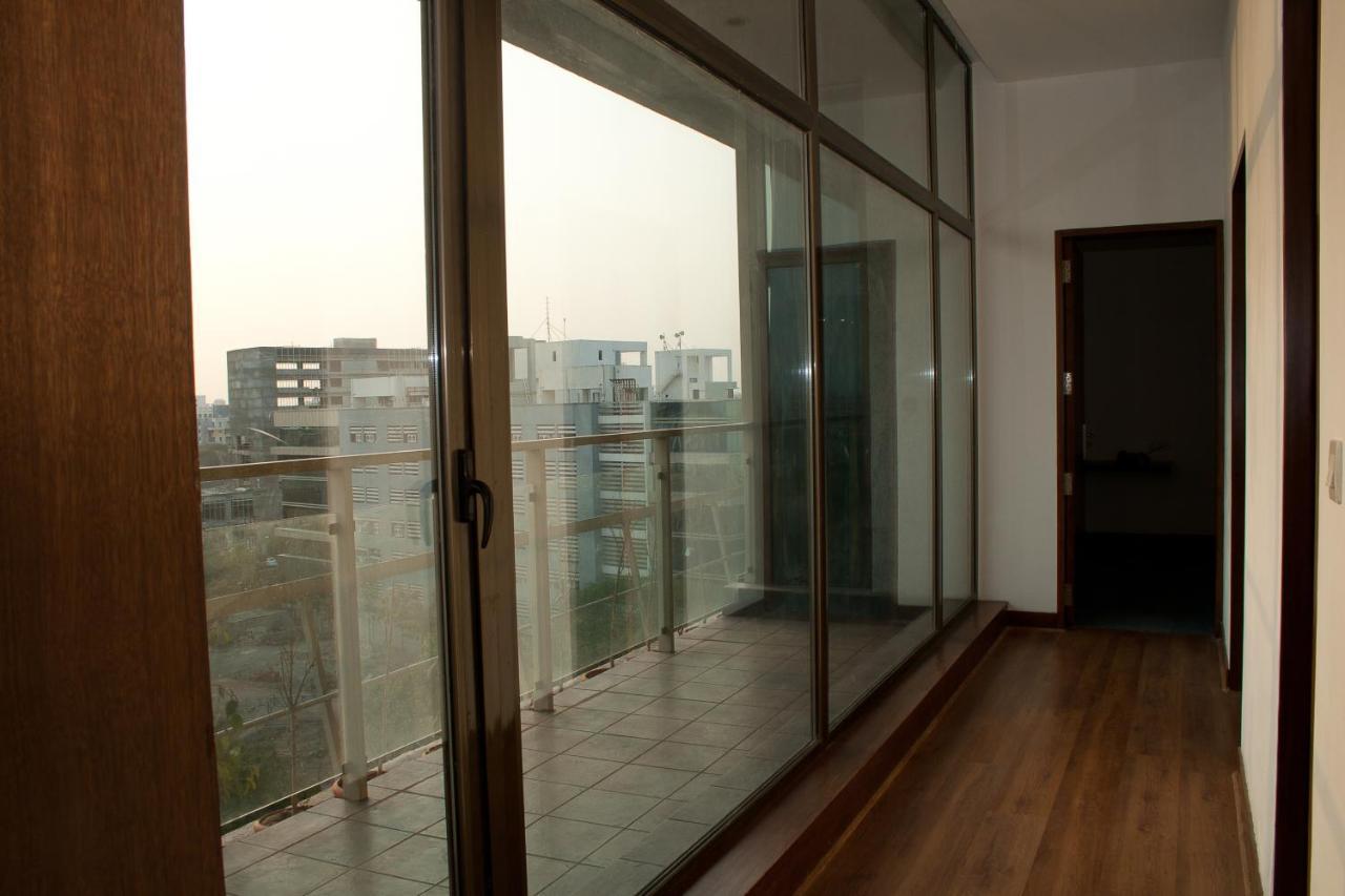 Hotel Parc Estique Pune Bagian luar foto