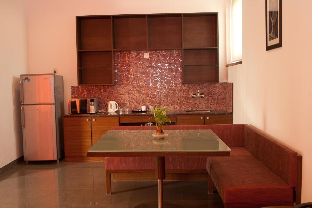 Hotel Parc Estique Pune Bagian luar foto