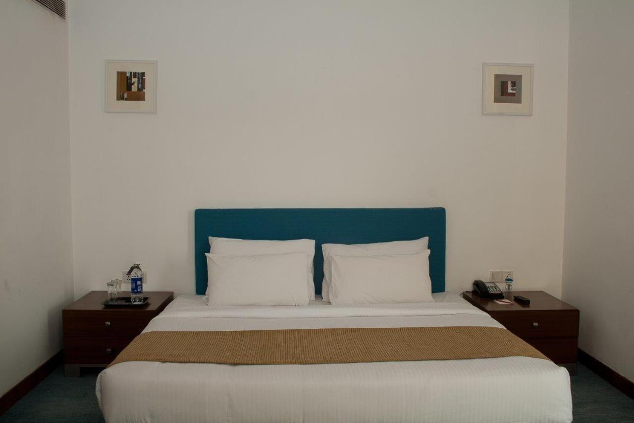 Hotel Parc Estique Pune Bagian luar foto